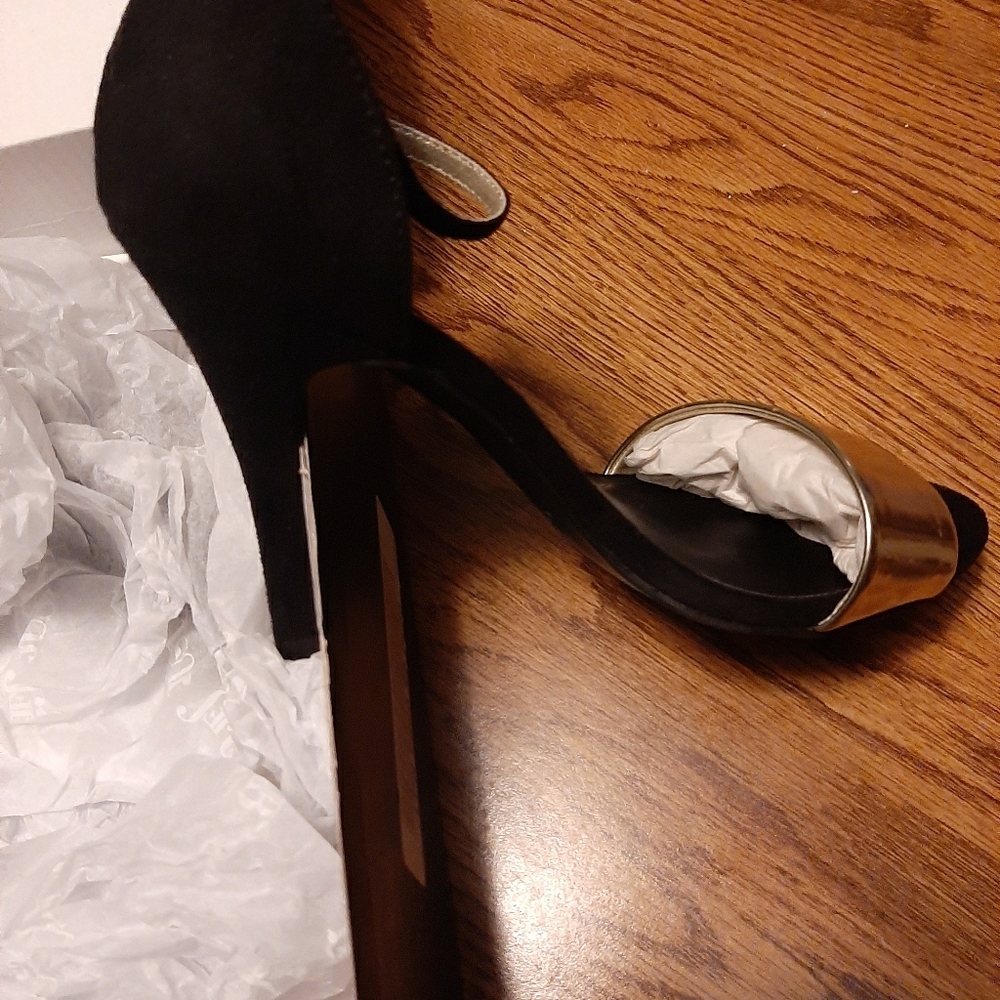 Shoes - Picture 14 of 16